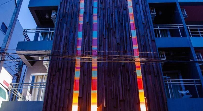 Oyo 292 The Oddy Hip Hotel Patong Exterior foto