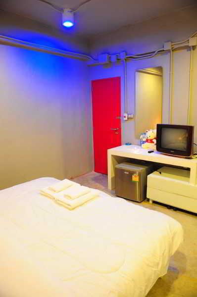 Oyo 292 The Oddy Hip Hotel Patong Exterior foto